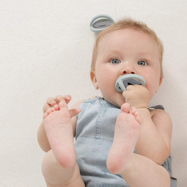 Doddle & Co London Classic Pacifier Plum Blush lightweight silicone