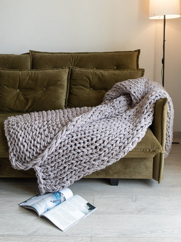 Chunky Knit Blanket in Pale Mauve