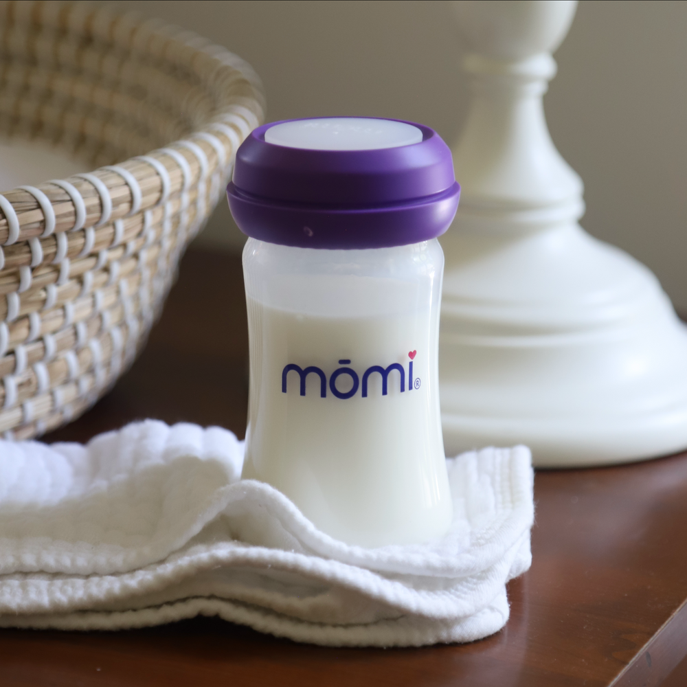 Mōmi milk storage discs for convenient and safe breast milk storage in baby bottles.
