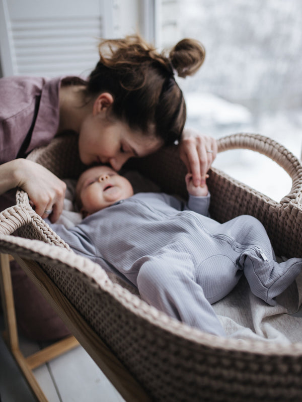 Standard Moses Basket with Round Hood