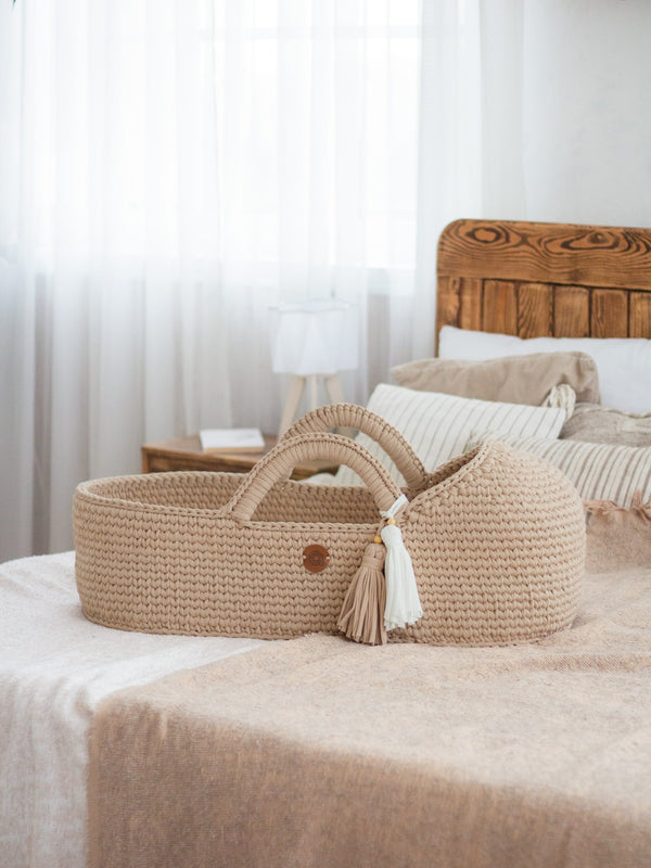 Standard Moses Basket with Round Hood
