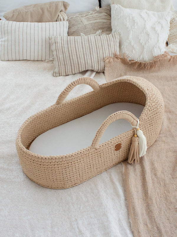 Standard Moses Basket with Round Hood