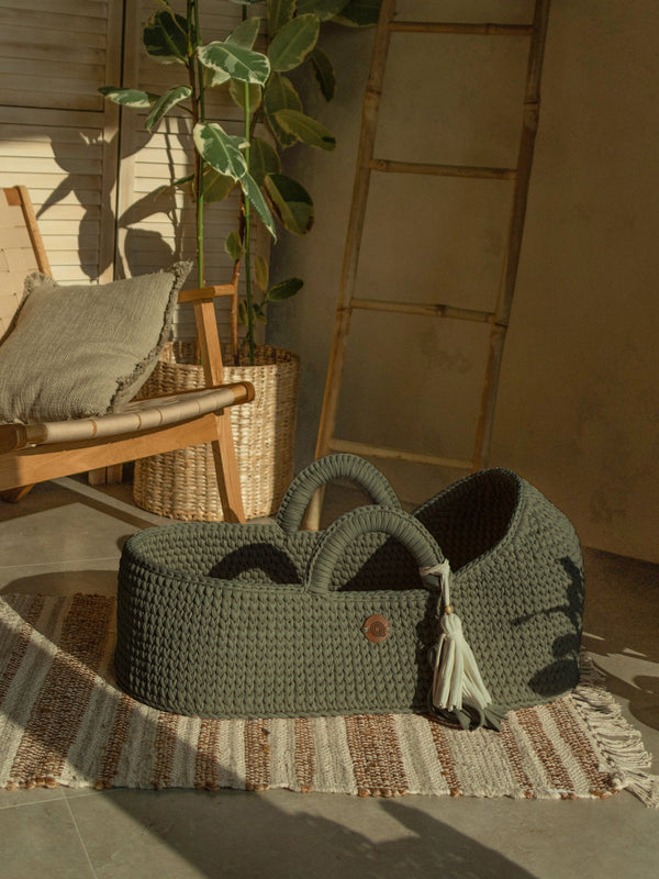Standard Moses Basket with Round Hood