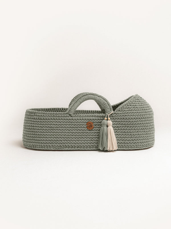 XL Moses Basket with Round Hood