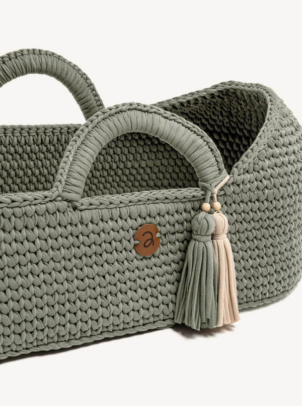 XL Moses Basket with Round Hood