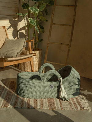 Standard Moses Basket with Round Hood