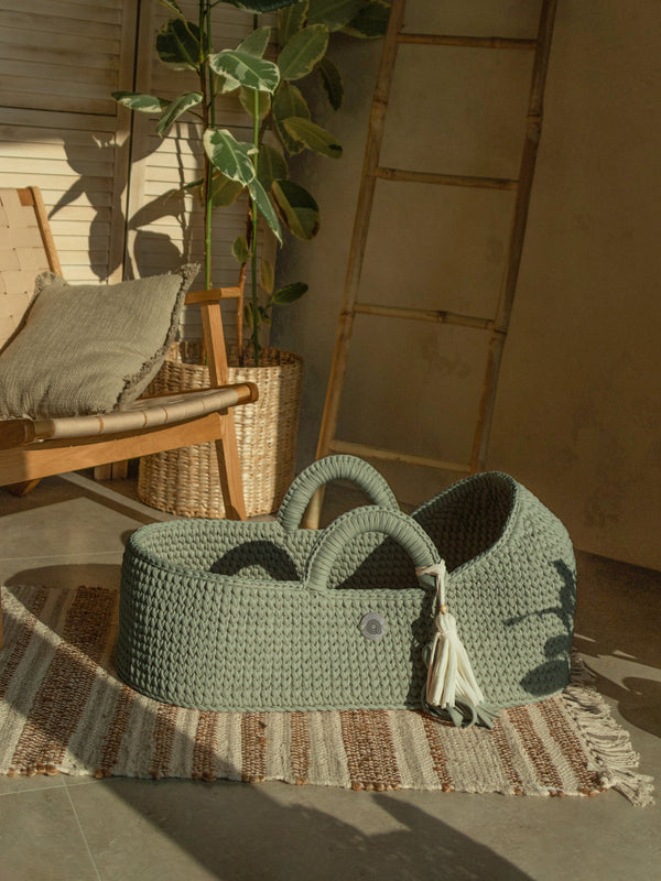 Standard Moses Basket with Round Hood