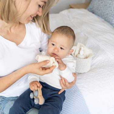 Reusable baby wipes in a stylish diaper bag, eco-friendly and convenient for on-the-go parents.