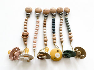 Pacifier Clip Harper – White Silicone & Natural Wood Beads