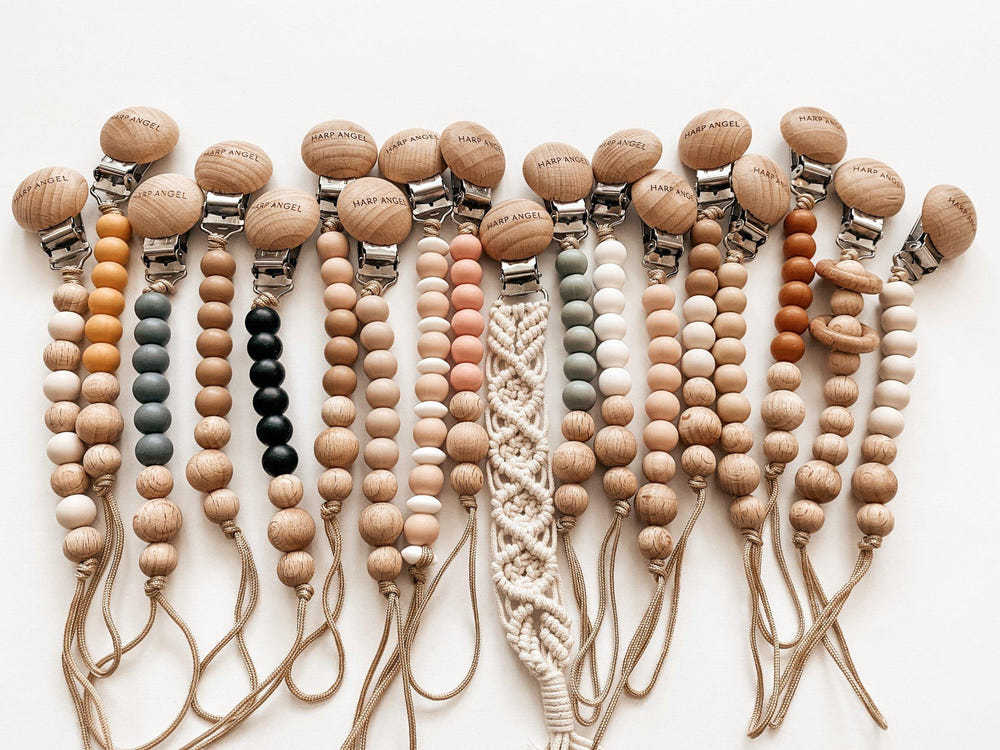 Pacifier Clip Harper – White Silicone & Natural Wood Beads