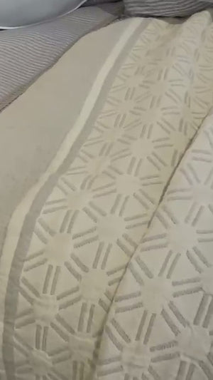 bat_honeycomb_grey
