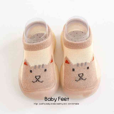 Brown cat animal sock shoes for babies, perfect for cozy and stylish footwear.