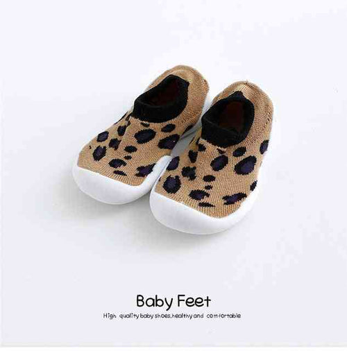 Brown leopard baby sock shoes, perfect for little feet in style and comfort. Ideal for infants and toddlers.