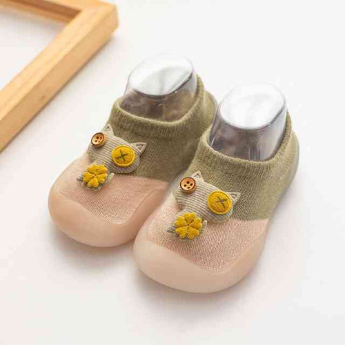 Green Baby Owl Shoes - Adorable and comfy footwear for little ones, perfect for stylish baby outfits.