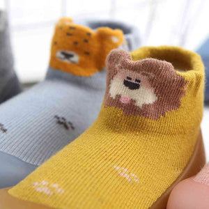 Baby tiger pattern sock shoes, angle 3 view, perfect for little feet. Soft, stylish, and comfortable footwear for infants.