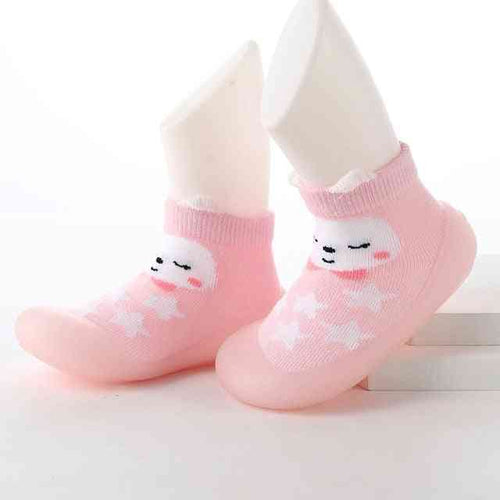 Baby sheep sock shoes for infants, soft and cozy footwear for tiny feet. Perfect for comfort and style.