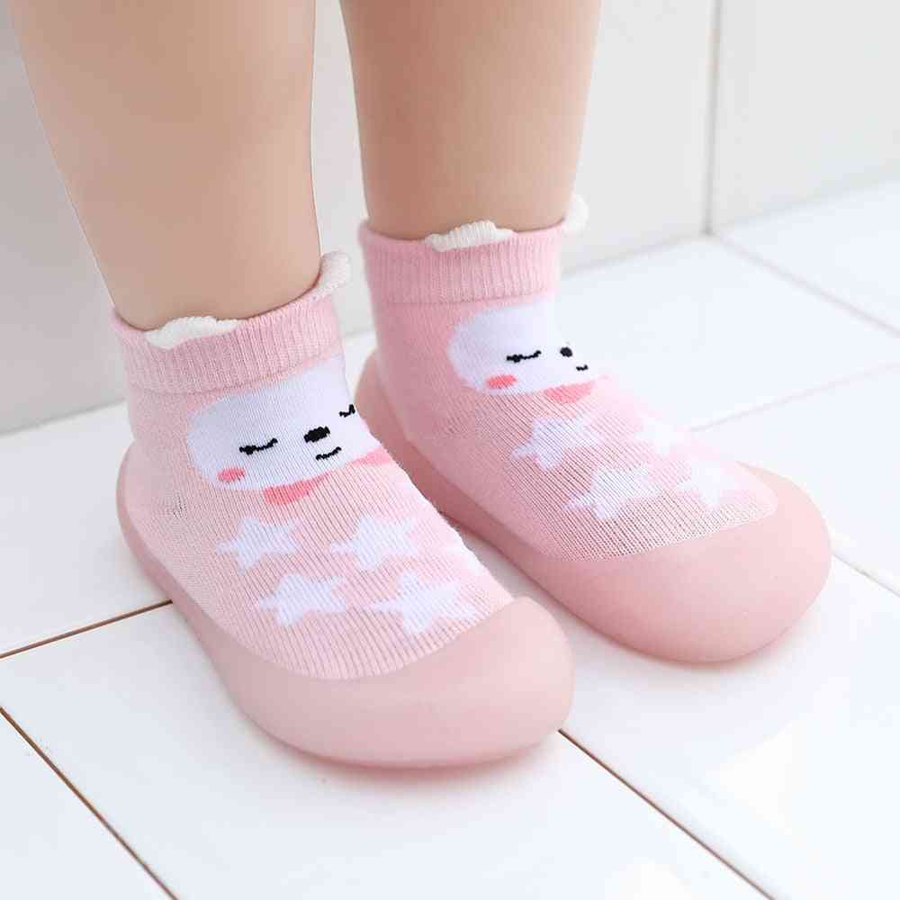 Baby sheep sock shoes for infants, soft and cozy footwear for tiny feet. Perfect for comfort and style.