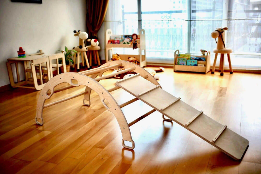 Reversible ladder climbing and sliding ramp for babies, promoting active play and motor skills development.