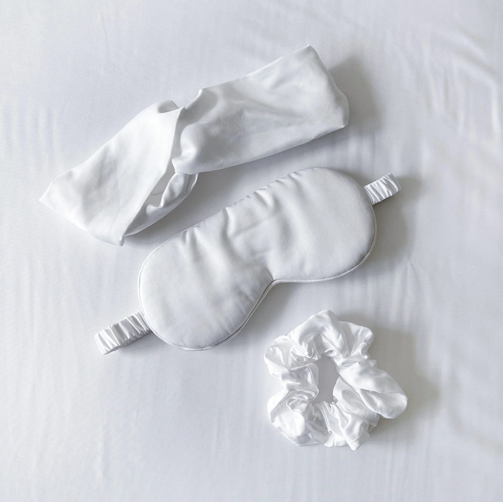 Cooling Bamboo Sleep Care Set for babies - soft, breathable bedding and linens for a restful night's sleep.