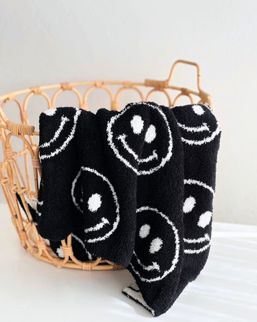 Smiley Fuzzy Blanket | Black - MOOGCO Baby
