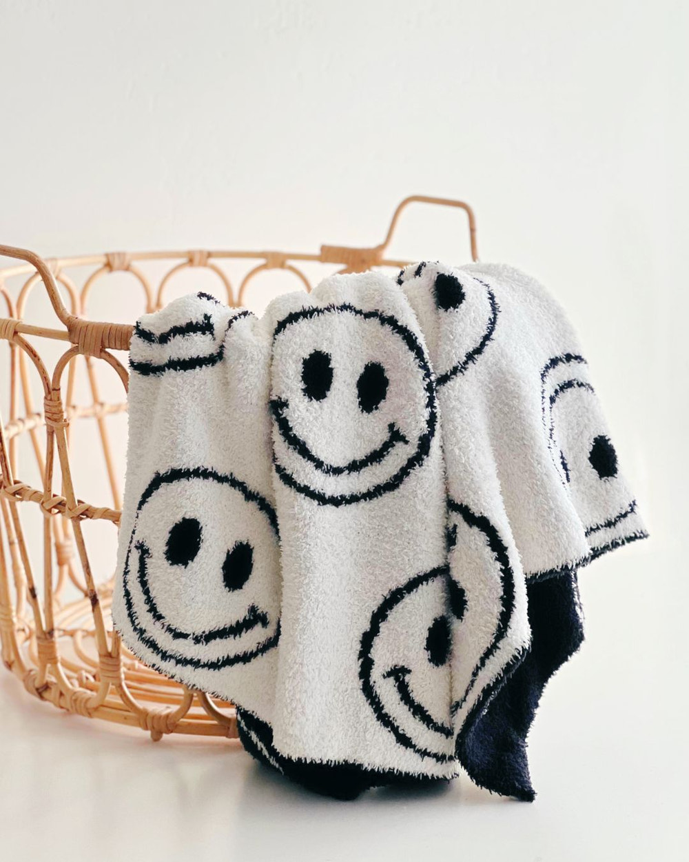 Smiley Fuzzy Blanket | Black - MOOGCO Baby