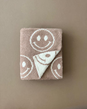 Smiley Fuzzy Blanket | Latte - MOOGCO Baby