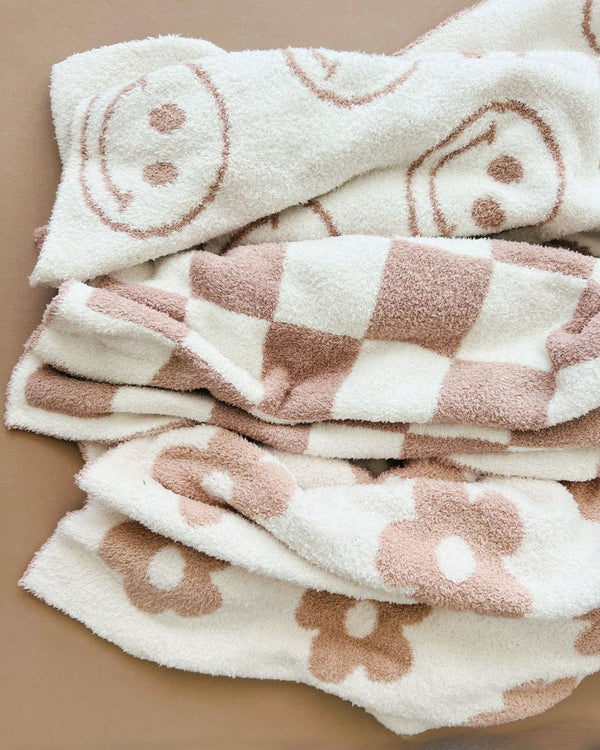 Smiley Fuzzy Blanket | Latte - MOOGCO Baby