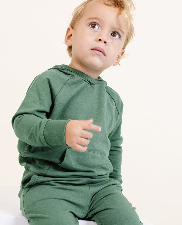 Coziest hoodie in moss for babies, featuring soft fabric and a snug fit, perfect for comfort and warmth.