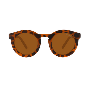 Classic sustainable polarized sunglasses for kids aged 3-8, bendable and plant-based, shown at a 37-degree angle.