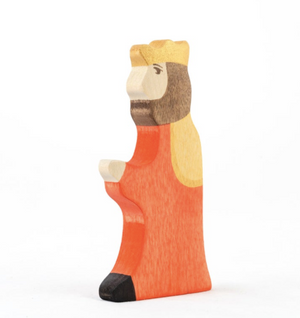 Wooden King and Queen figurines
